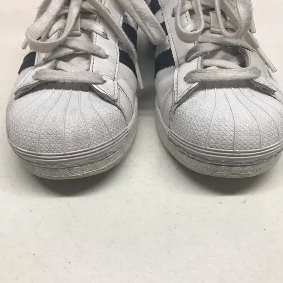 ADIDAS | Big Kids Unisex White &amp;  Black Original Superstar Sneakers Size 6