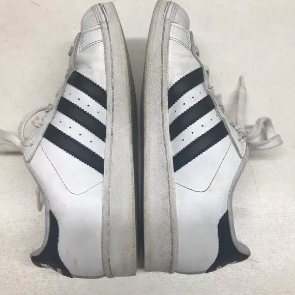 ADIDAS | Big Kids Unisex White &amp;  Black Original Superstar Sneakers Size 6