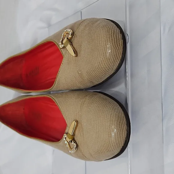 AMALFI BY RANGONI SLIP ON WEDGE SHOE SIZE 8 IN BIEGE/ TAN