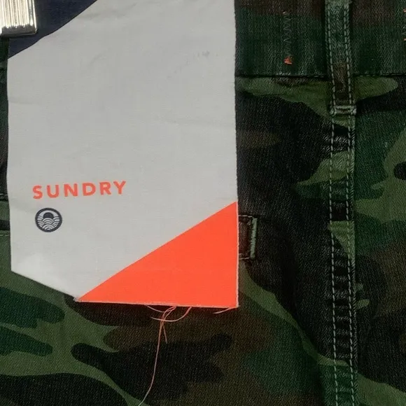 Anthropologie Sundry Camo Le Soleil Shorts Size 26