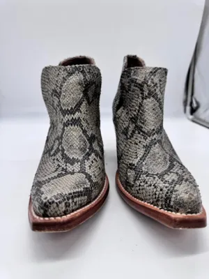 ARIAT 7.5 beige and gray Boots