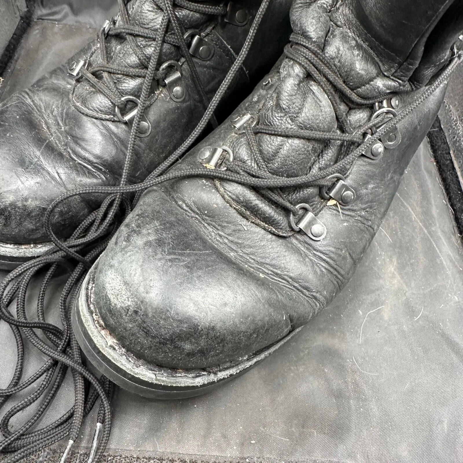 Austrian Army Black Leather Heavy Duty Combat Boots - Size EU 46 - UK 11