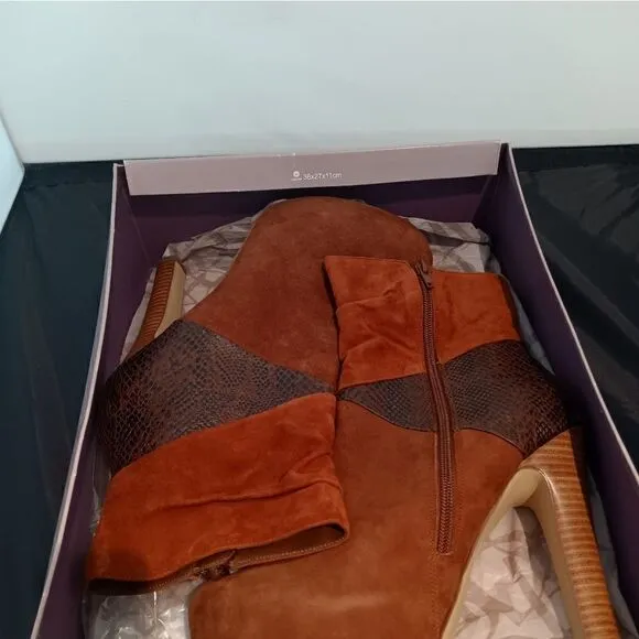 💯🔥BAKERS KATERINA SUEDE LEATHER BOOTIES 3&quot; HEELS WOMEN'S SIZE 9.5- Gently Wor
