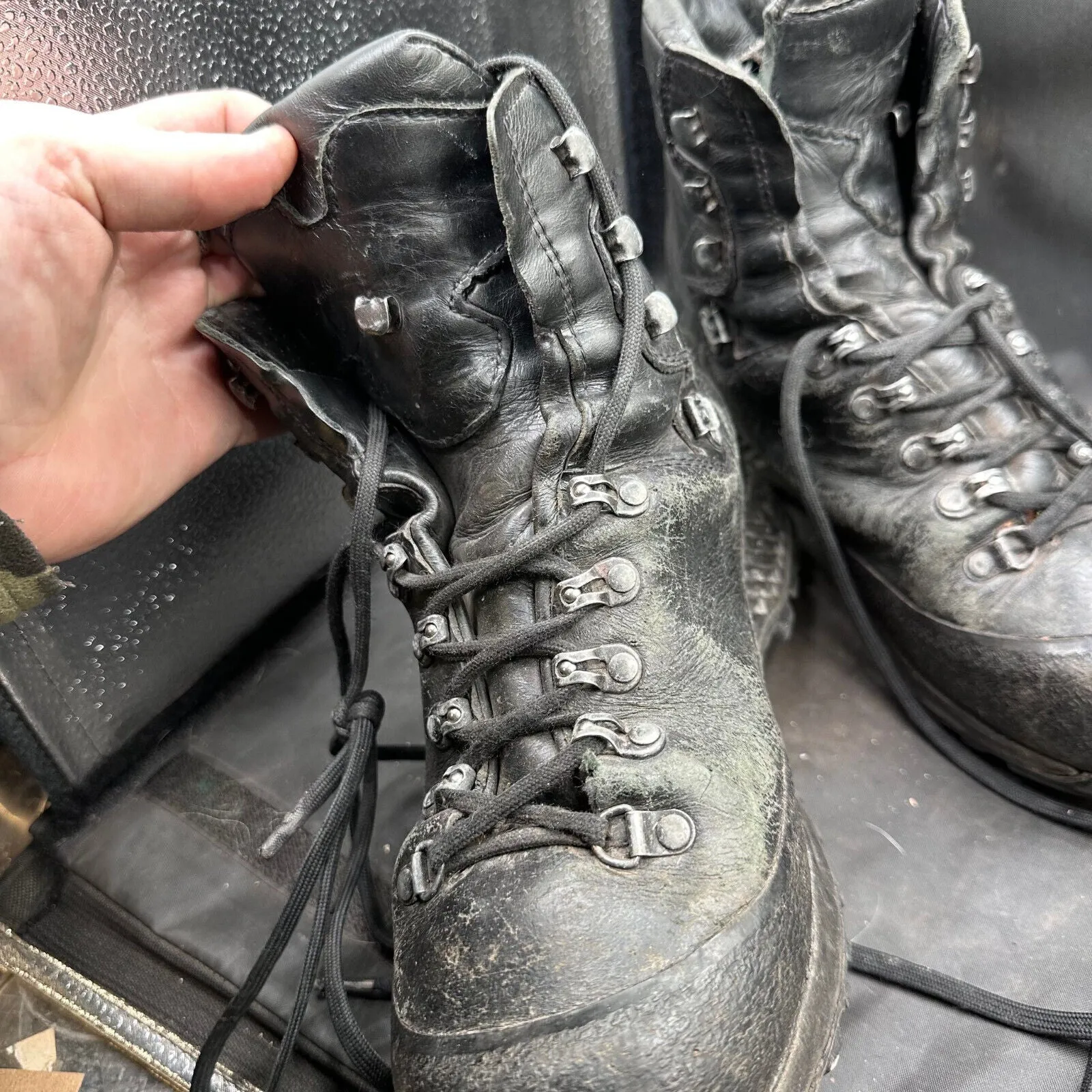British Army Black Leather Heavy Duty Combat Boots - Size EU 43 - UK 9