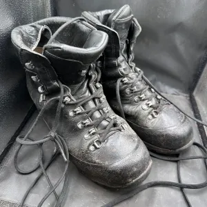 British Army Black Leather Heavy Duty Combat Boots - Size EU 43 - UK 9