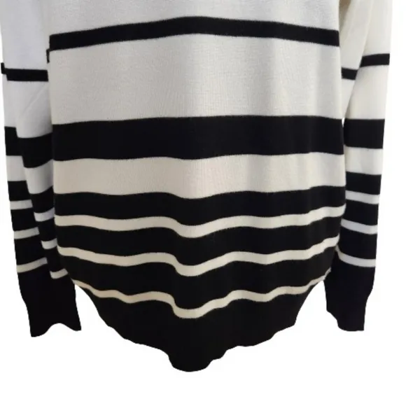 🆕️Calvin Klein Winter White &amp; Black Stripe Turtleneck