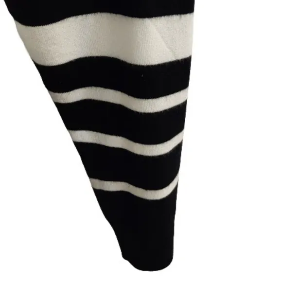 🆕️Calvin Klein Winter White &amp; Black Stripe Turtleneck