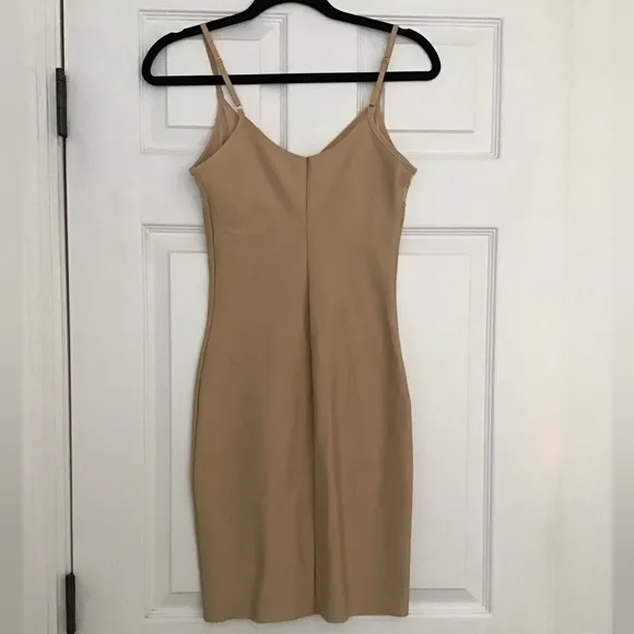COMMANDO Two-Faced Tech Control Slip in Beige