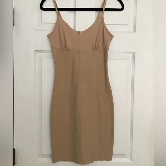 COMMANDO Two-Faced Tech Control Slip in Beige