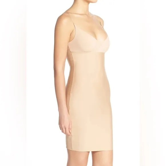 COMMANDO Two-Faced Tech Control Slip in Beige