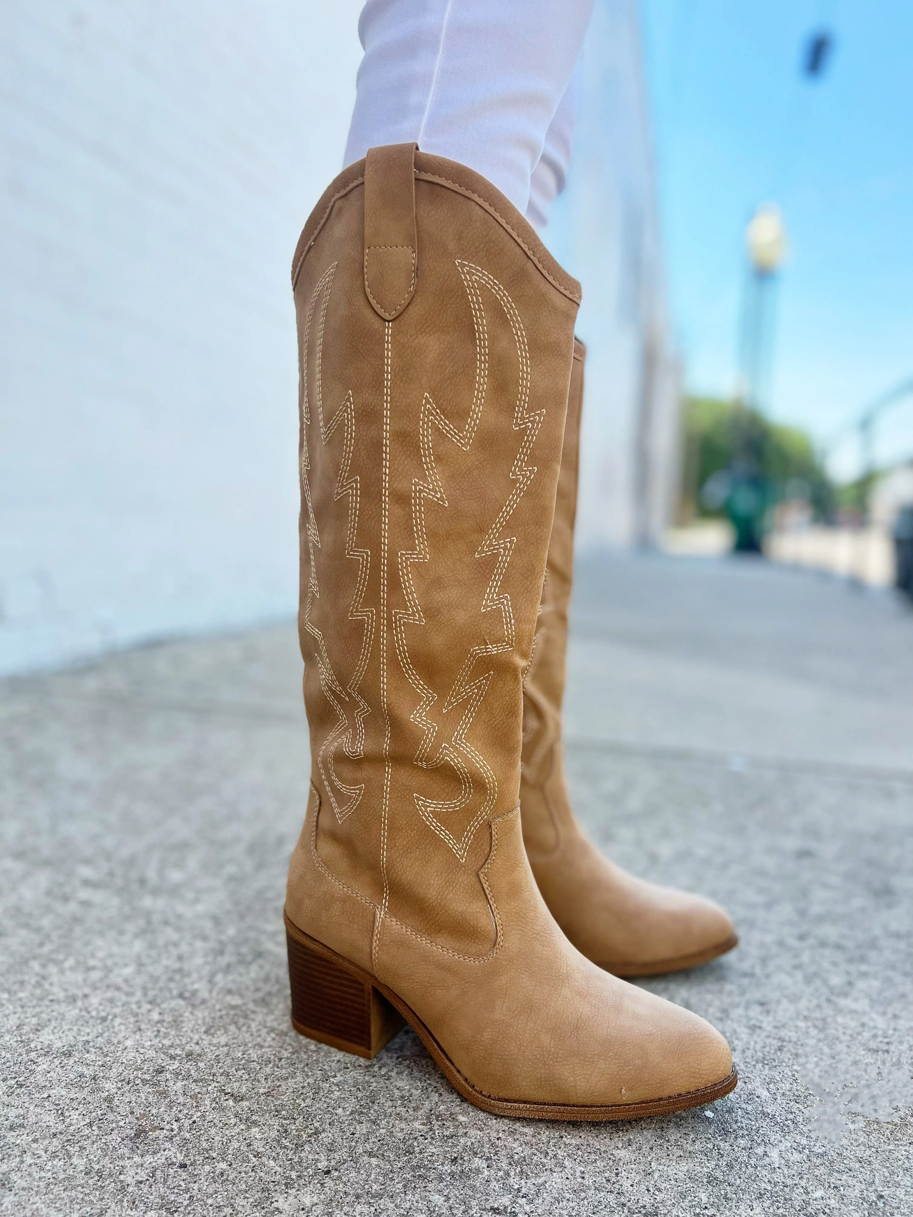 Dirty Laundry By Chinese Laundry Upwind Boot-Camel