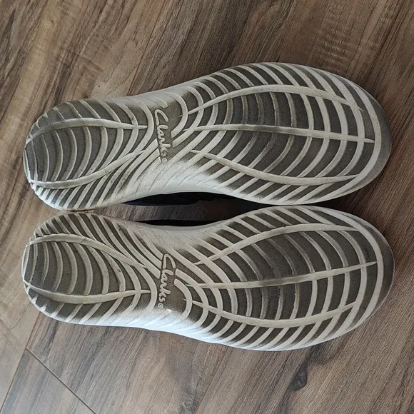 EUC Clark's Metallic Black slip-on sneakers