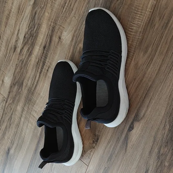 EUC Clark's Metallic Black slip-on sneakers
