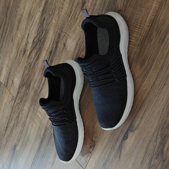 EUC Clark's Metallic Black slip-on sneakers