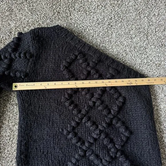 Flat White Anthropologie Sweater Womens Medium Black Bobble One Shoulder Chunky