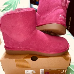 Girls UGG boots (3)