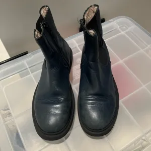 Jacadi navy booties