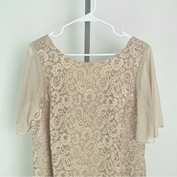 Jessica Howard Lace Flutter Sleeve Shift Dress in Nude-Gold Size 14W