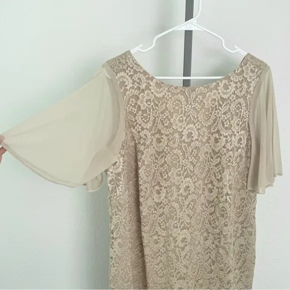 Jessica Howard Lace Flutter Sleeve Shift Dress in Nude-Gold Size 14W