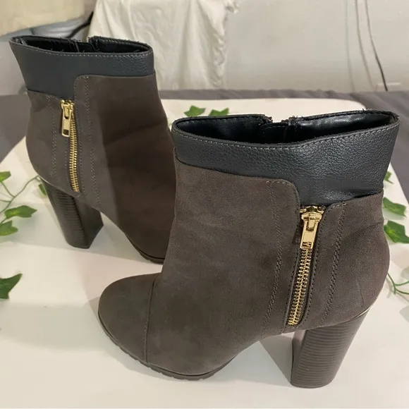 Juicy couture gray boots 71/2