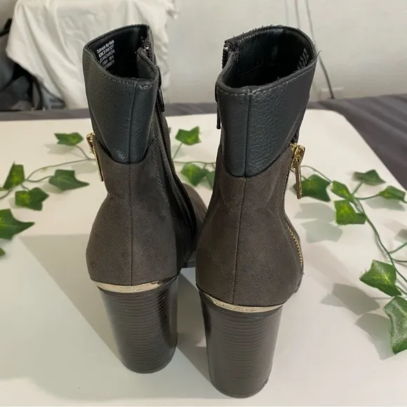 Juicy couture gray boots 71/2