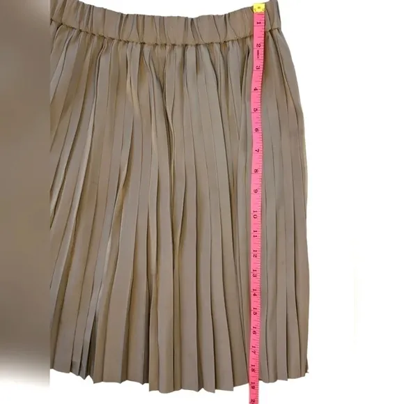 Kate Spade Saturday Tan Pleated Satin Neutral Flirty Mini Skirt Size M