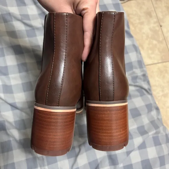 Kork-Ease Kecia Brown Cordovan Stacked Heel Zip Up Ankle Boots Size 9.5