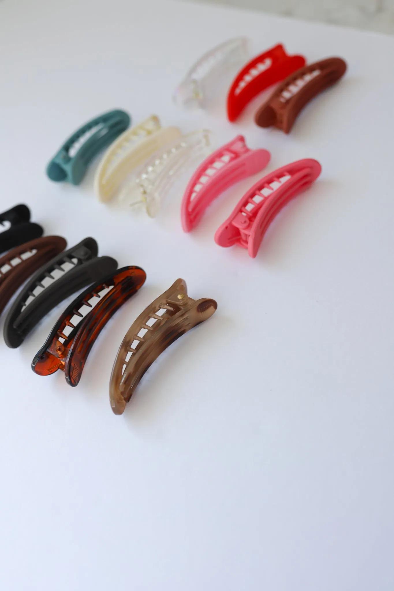 MINI LAY DOWN CLAW ( 12 COLORS )