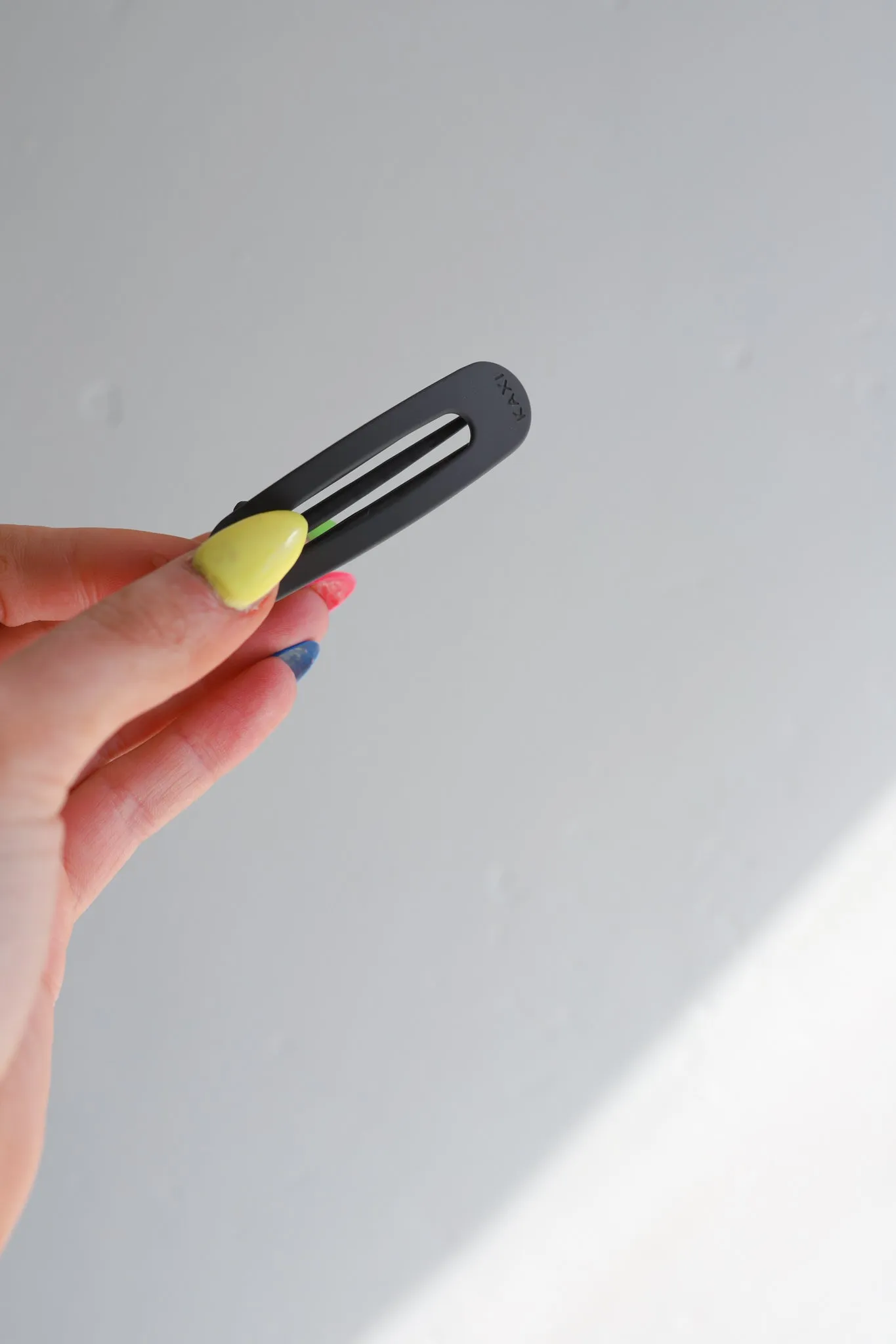 MINI LAY DOWN CLAW ( 12 COLORS )