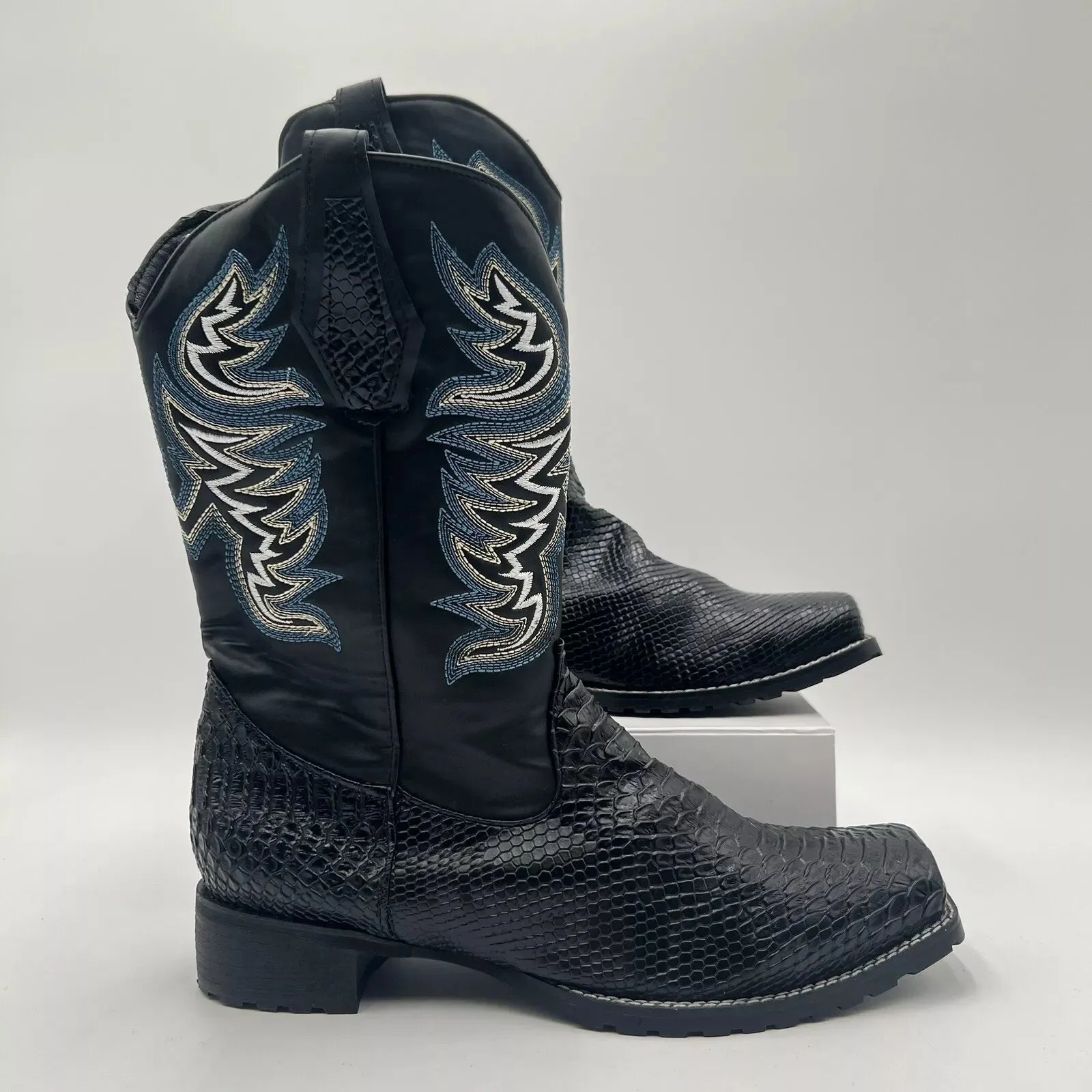 NEW Retails $80, Artykey Cowboy Boots Women’s Size 11 Classic Embroidered Chunky Heels