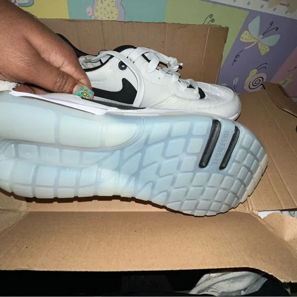 Nike Air Max Motif Canvas White and Black Sneakers 7Y (W9) GS