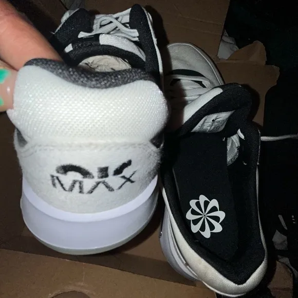 Nike Air Max Motif Canvas White and Black Sneakers 7Y (W9) GS
