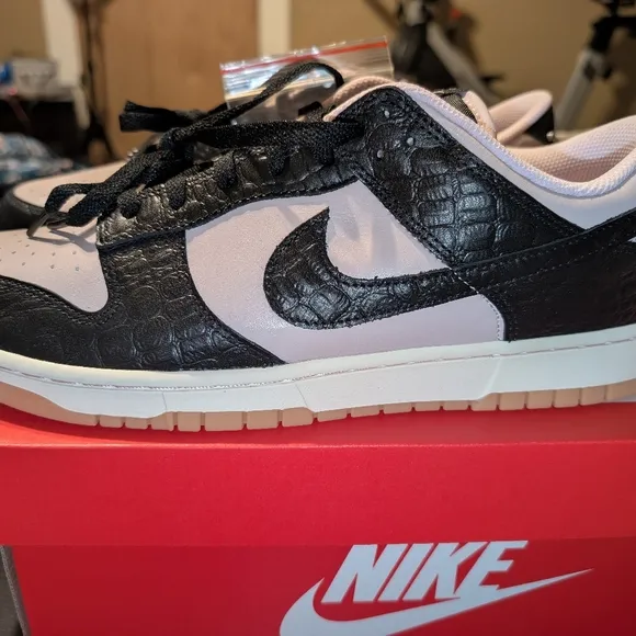 Nike Dunk Retro LTD Platinum Violet/Black Mens Size 12