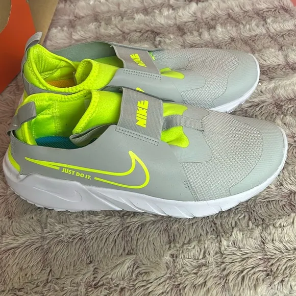 NIKE Slip on Flex Runner Sneakers size 6.5