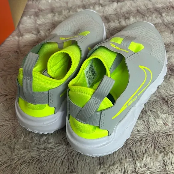 NIKE Slip on Flex Runner Sneakers size 6.5