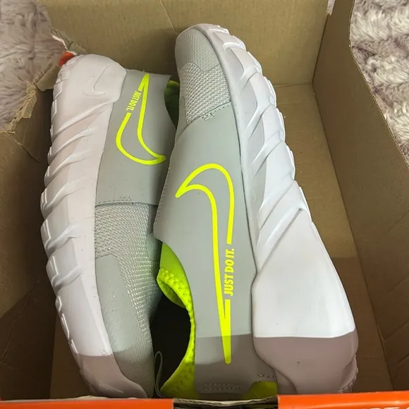 NIKE Slip on Flex Runner Sneakers size 6.5