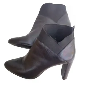 NINE WEST Black leather heeled bootie for women size 8