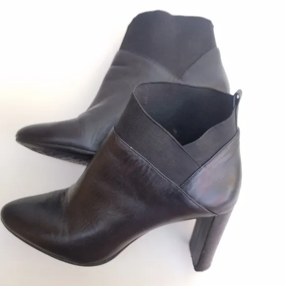 NINE WEST Black leather heeled bootie for women size 8