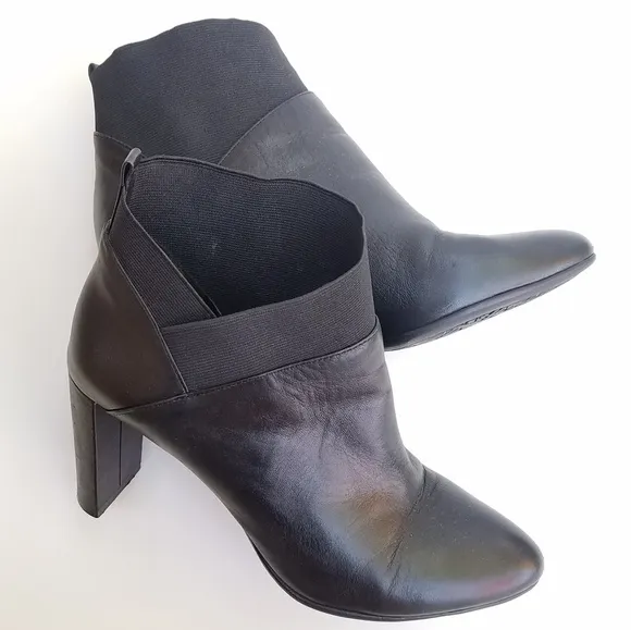 NINE WEST Black leather heeled bootie for women size 8