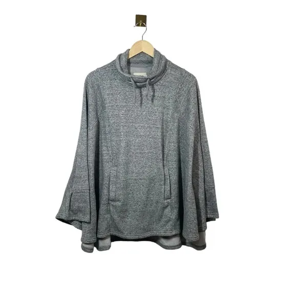 NWOT UGG Women’s Pichot Fleece Poncho in Grey Size M/L