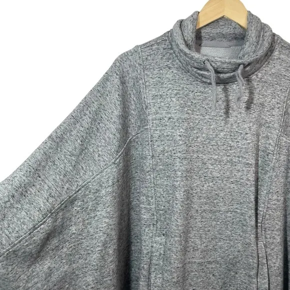 NWOT UGG Women’s Pichot Fleece Poncho in Grey Size M/L