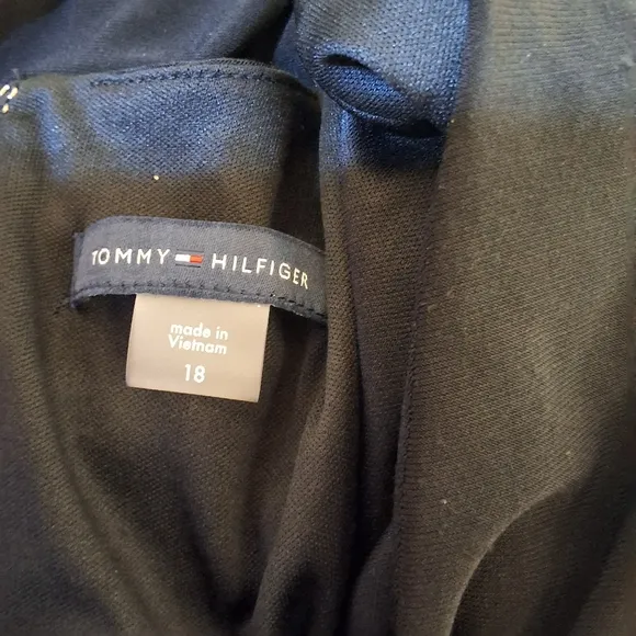 NWT TOMMY HILFIGER BLACK LONG SLEEVE ABOVE THE KNEE SHEATH COCKTAIL DRESS
