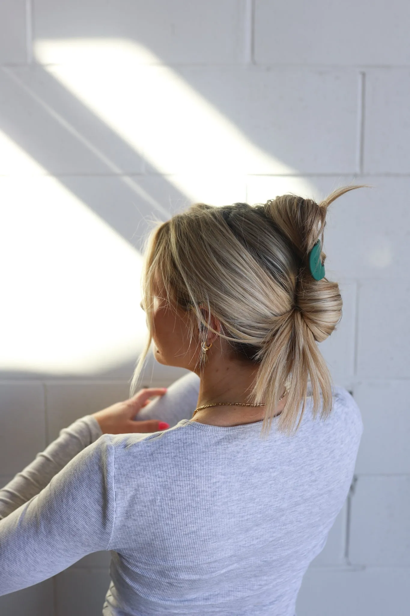 OVERSIZED LAY DOWN CLAWS ( 26 COLORS )