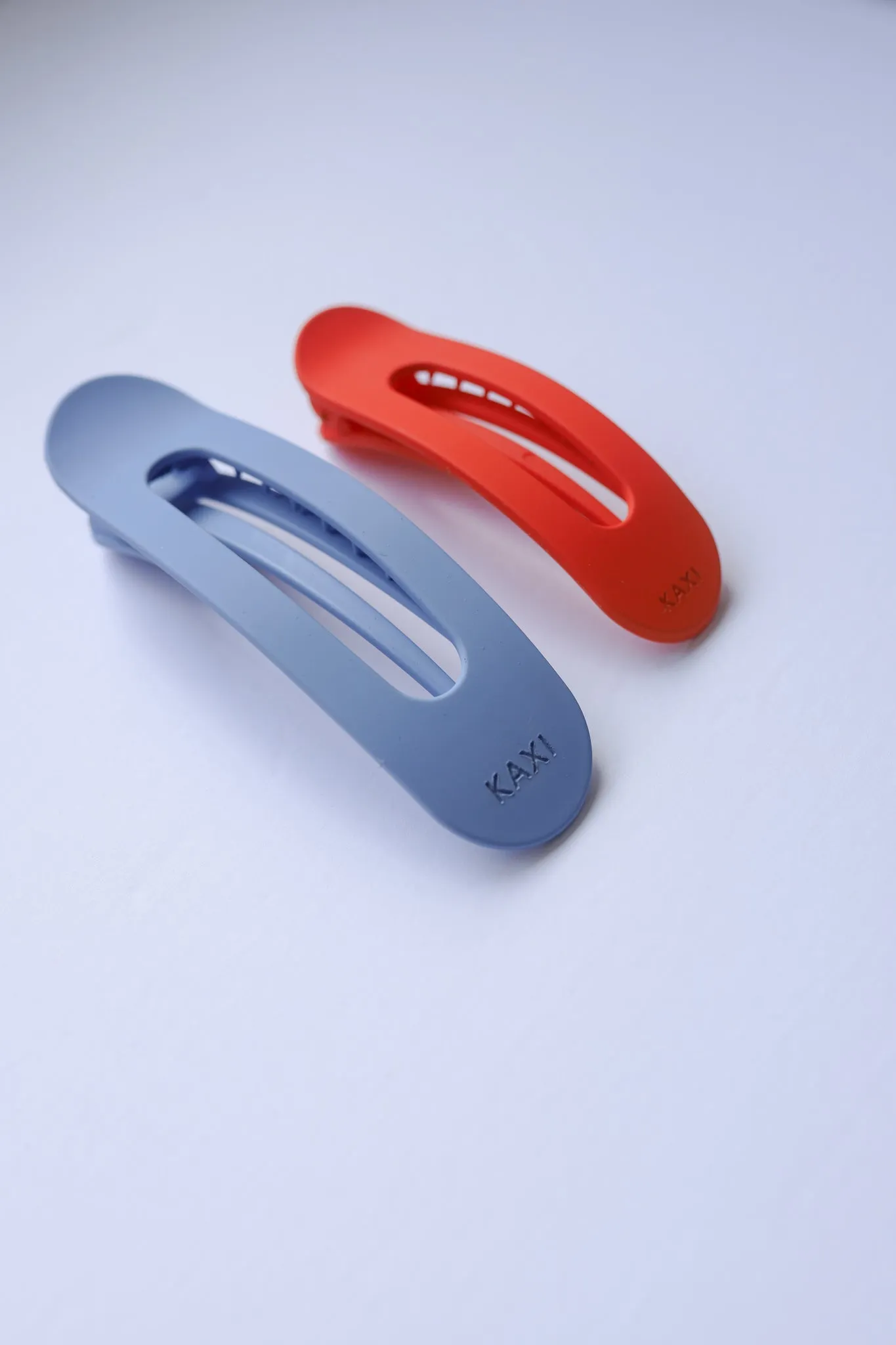 OVERSIZED LAY DOWN CLAWS ( 26 COLORS )