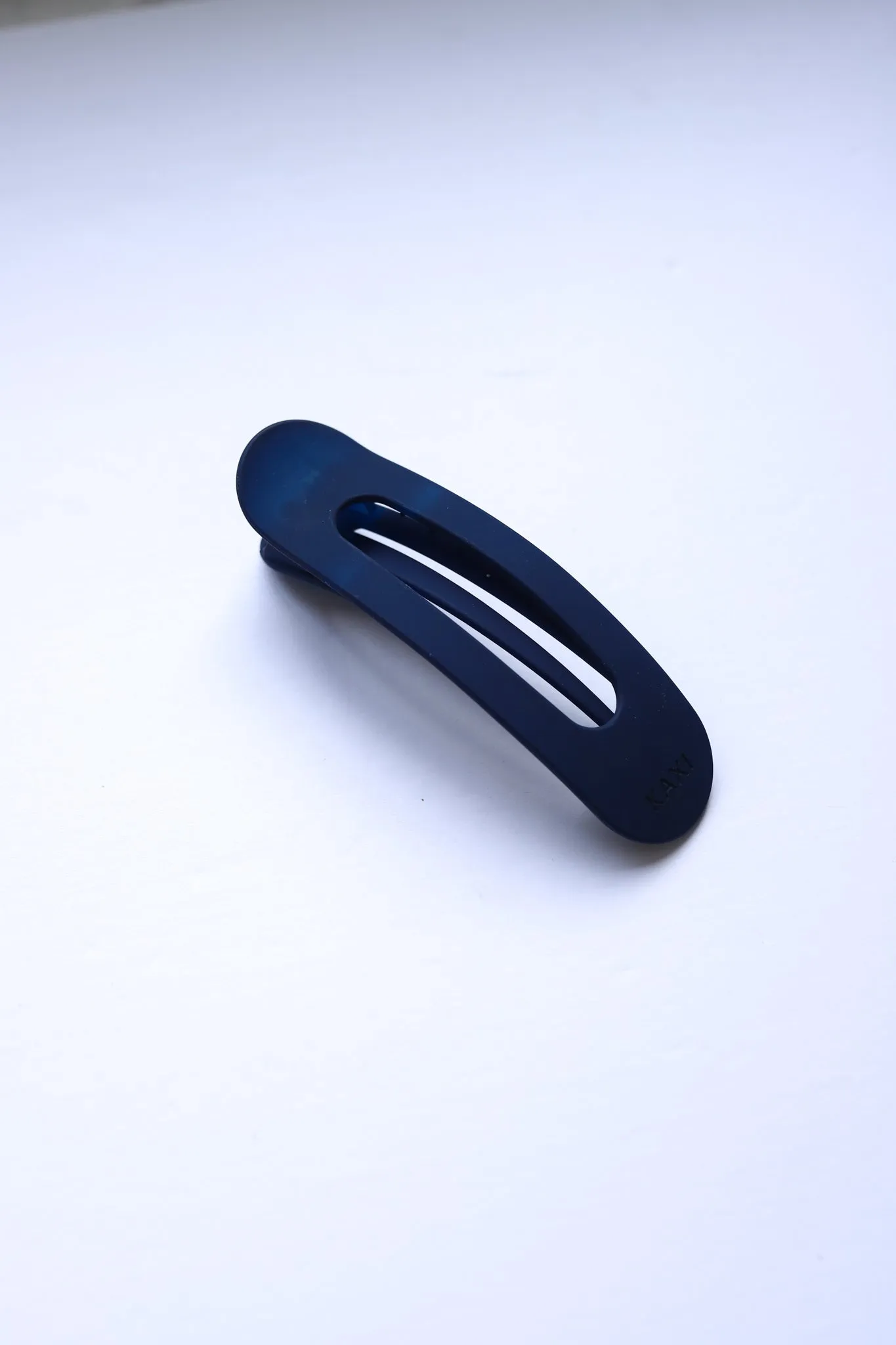 OVERSIZED LAY DOWN CLAWS ( 26 COLORS )