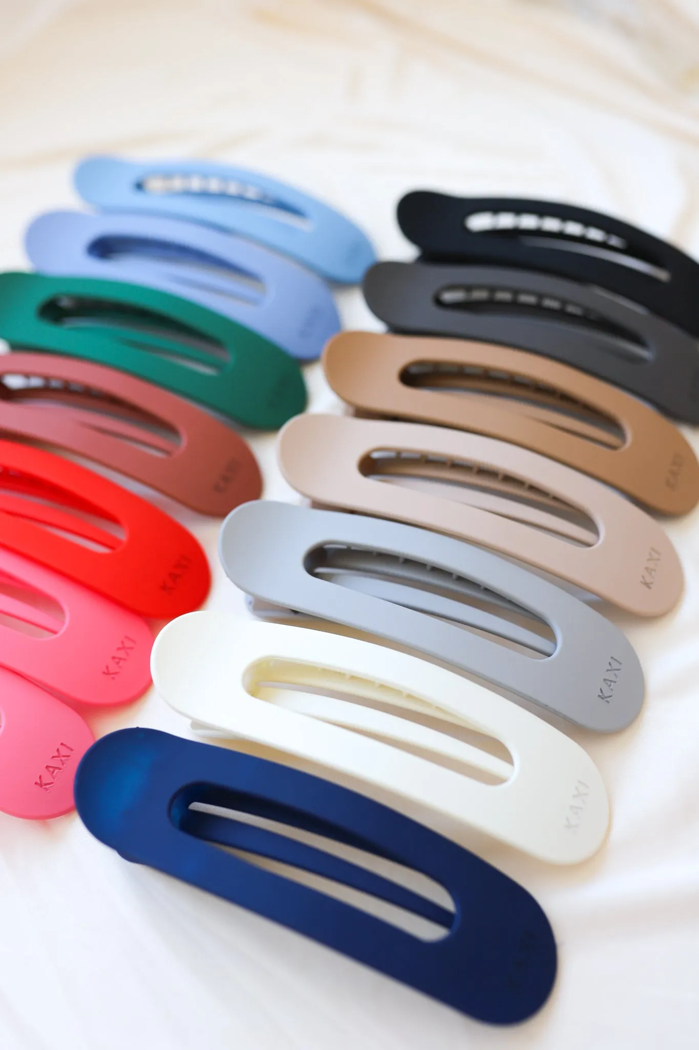 OVERSIZED LAY DOWN CLAWS ( 26 COLORS )