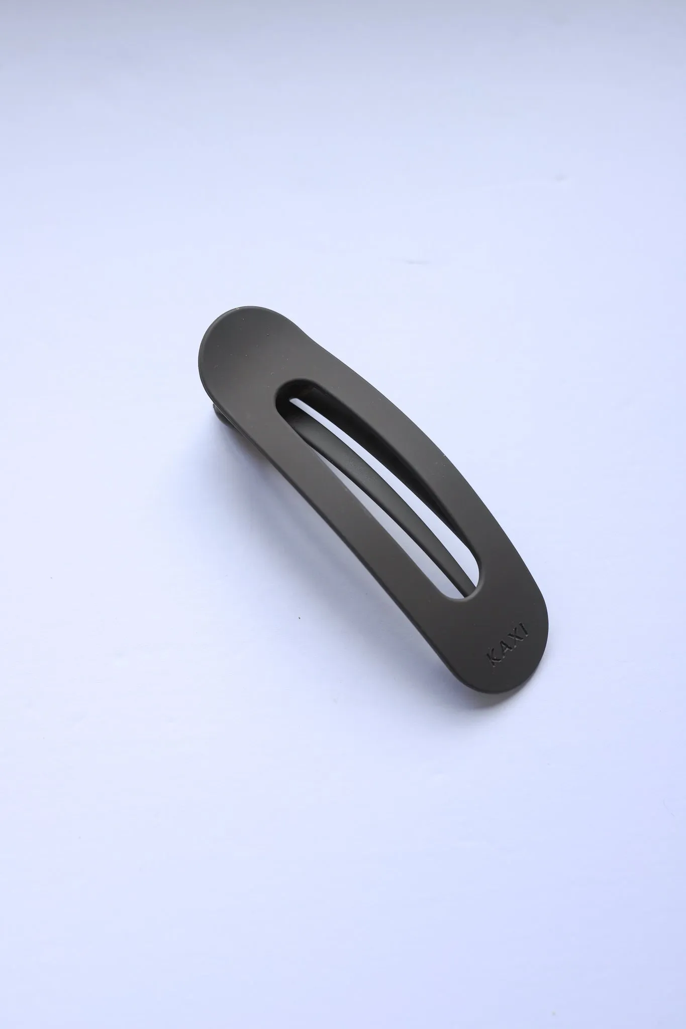 OVERSIZED LAY DOWN CLAWS ( 26 COLORS )