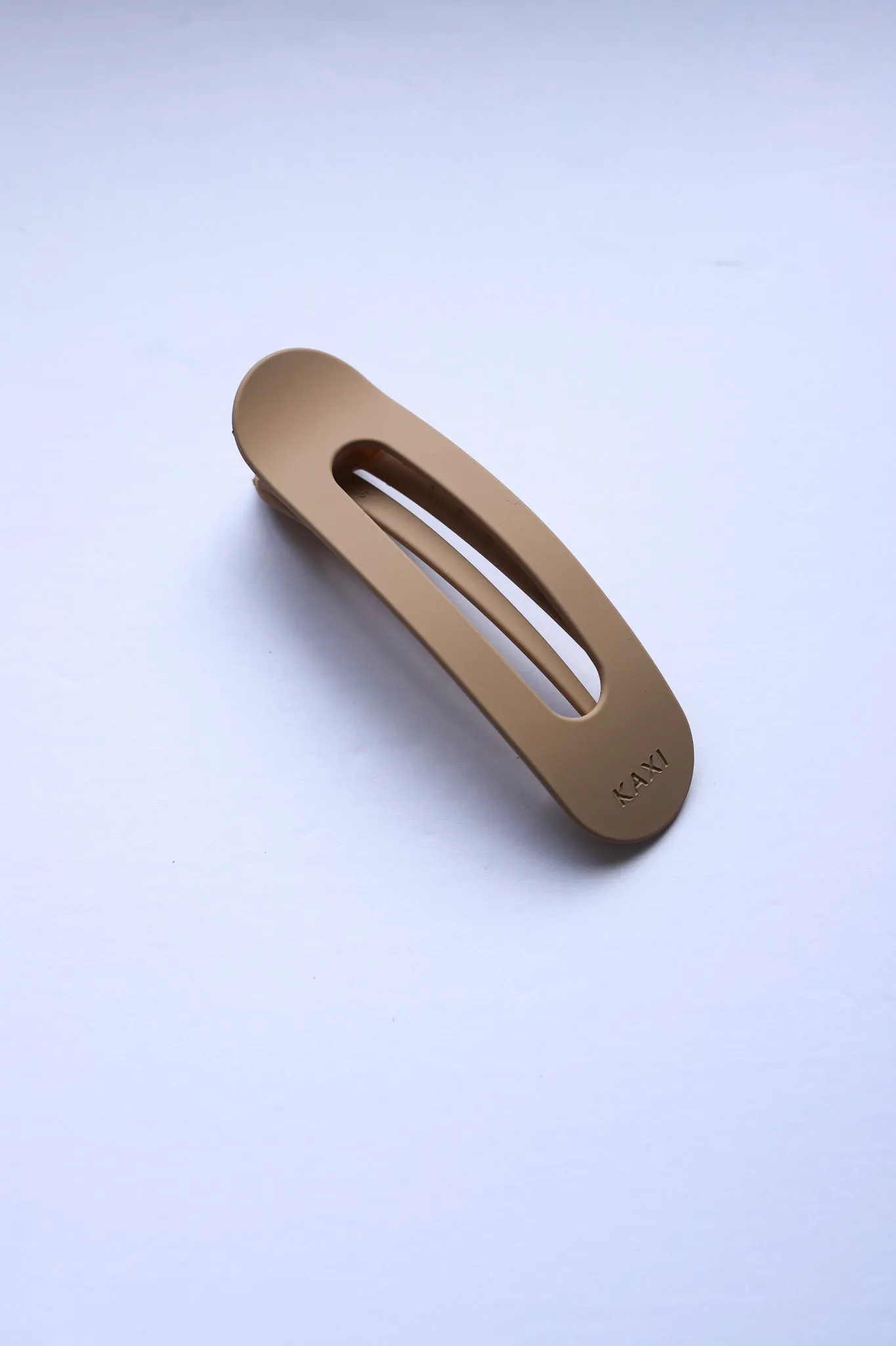 OVERSIZED LAY DOWN CLAWS ( 26 COLORS )