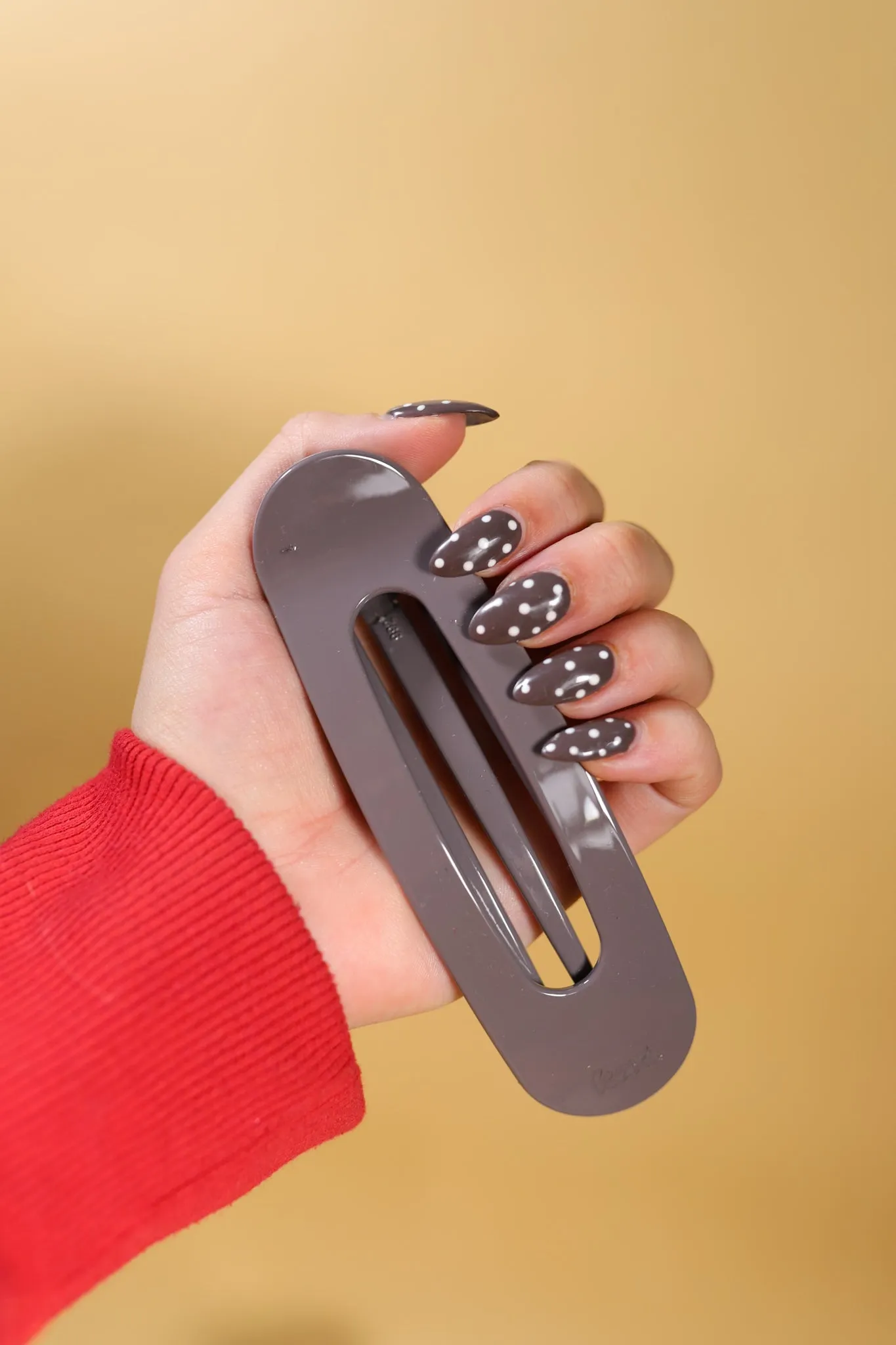 OVERSIZED LAY DOWN CLAWS ( 26 COLORS )