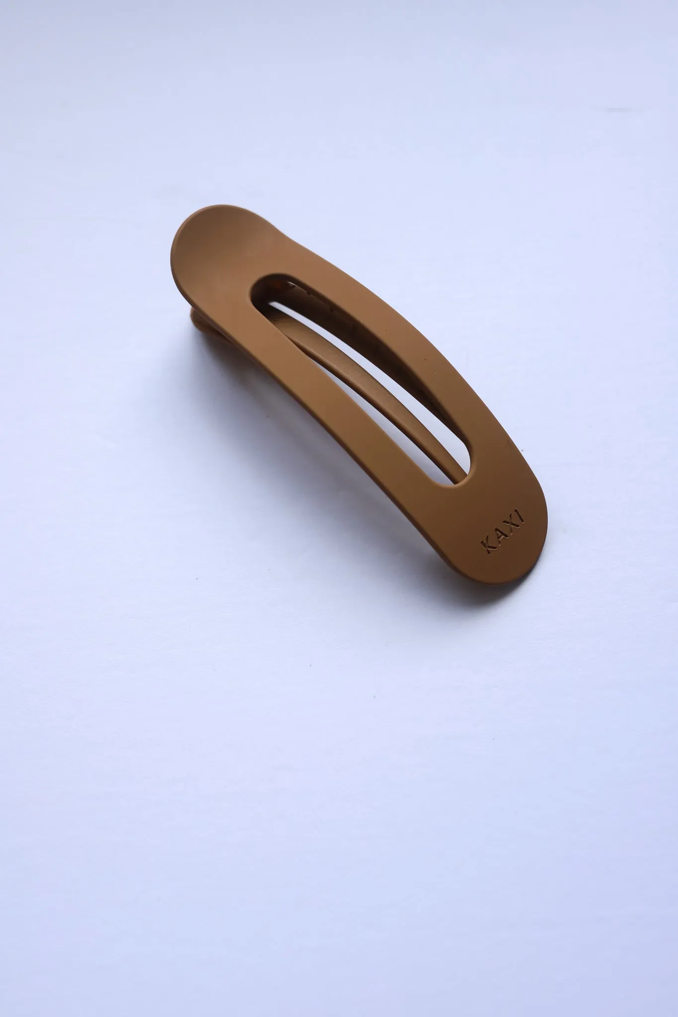 OVERSIZED LAY DOWN CLAWS ( 26 COLORS )